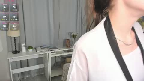 Snapshot of obsidiva chatting on 06-18-26, 01:59 Elis online show from 06-18-26, 01:59