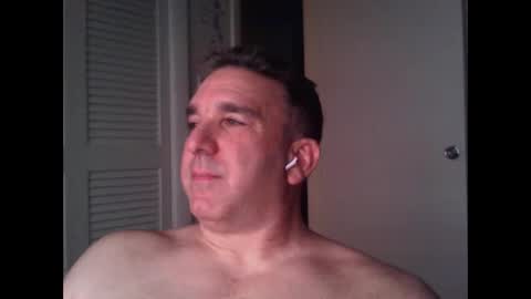 Snapshot of oceanmanx chatting on 09-26-25, 03:21 Ocean online show from 09-26-25, 03:21