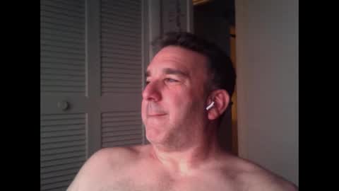 Snapshot of oceanmanx chatting on 10-12-25, 03:16 Ocean online show from 10-12-25, 03:16