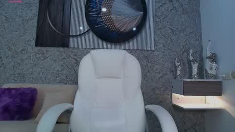 independent model online show from 10-23-25, 06:39