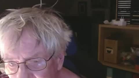 Snapshot of oden10 chatting on 11-08-25, 11:36 oden10 online show from 11-08-25, 11:36