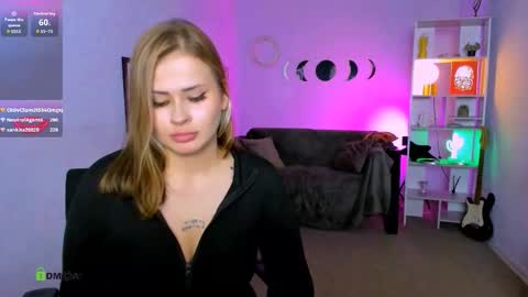Snapshot of odri_sweet chatting on 10-10-25, 10:42 odri_sweet online show from 10-10-25, 10:42