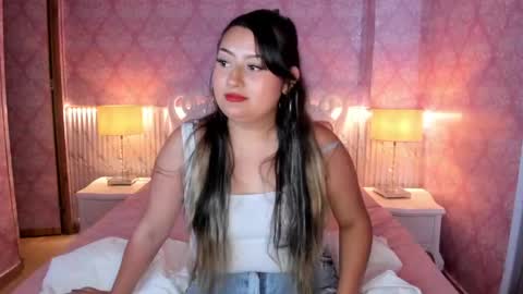 Mia online show from 05-25-26, 07:20