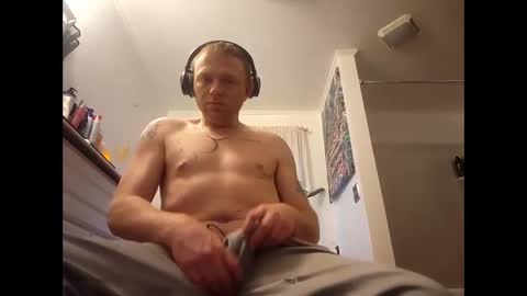 Snapshot of offering_loads_2u chatting on 11-28-25, 04:42 Offering loads 2u online show from 11-28-25, 04:42