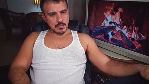 Snapshot of officeman7 chatting on 12-27-24, 08:39 officeman7 online show from 12-27-24, 08:39