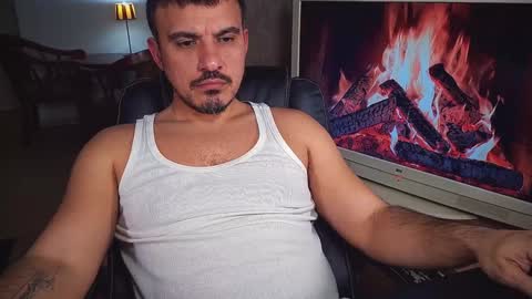 Snapshot of officeman7 chatting on 02-02-25, 04:32 officeman7 online show from 02-02-25, 04:32