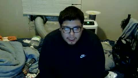 Snapshot of oflores77 chatting on 10-16-25, 04:02 oscar flores online show from 10-16-25, 04:02