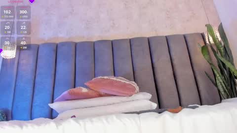 Holly online show from 03-04-25, 01:55