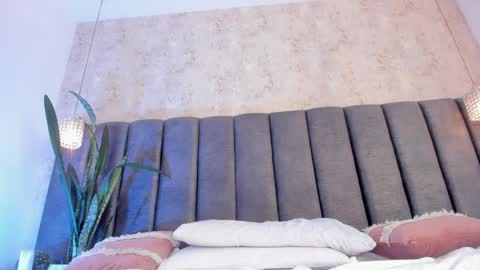 Holly online show from 03-08-25, 01:50