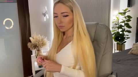 Emma online show from 03-10-26, 01:21