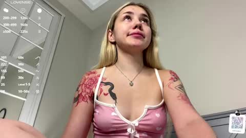 Snapshot of oke_doke chatting on 06-02-26, 04:47 Henrietta or Rita online show from 06-02-26, 04:47
