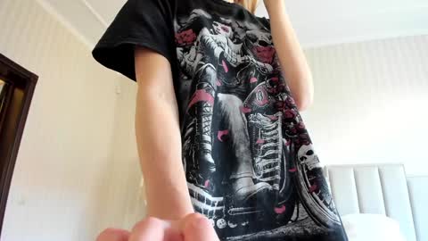 Snapshot of oksanafedorova chatting on 09-17-25, 11:45 Welcome to my fans page online show from 09-17-25, 11:45