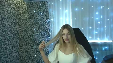Snapshot of oldernoyt chatting on 12-22-25, 08:00 SofiaRoud online show from 12-22-25, 08:00
