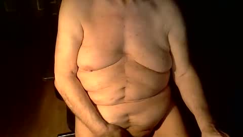 Snapshot of oldfoxie2 chatting on 01-31-25, 01:01 fox online show from 01-31-25, 01:01