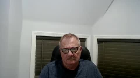 Snapshot of oldguybigd chatting on 06-08-26, 04:24 oldguybigd online show from 06-08-26, 04:24