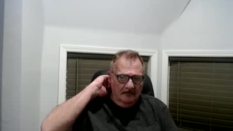 Snapshot of oldguybigd chatting on 06-10-26, 04:34 oldguybigd online show from 06-10-26, 04:34