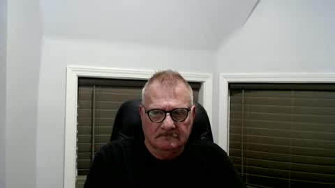 Snapshot of oldguybigd chatting on 06-19-26, 04:17 oldguybigd online show from 06-19-26, 04:17