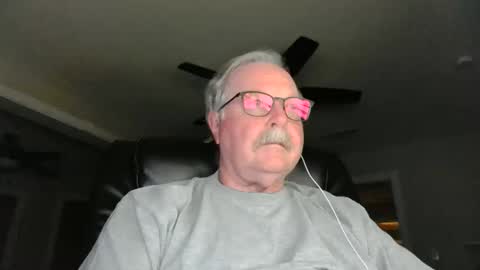 Snapshot of oldlakeguy chatting on 12-19-24, 03:07 OldLakeGuy online show from 12-19-24, 03:07
