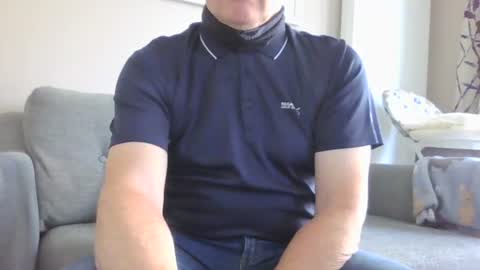 Snapshot of oldmanplays chatting on 07-10-26, 11:35 oldmanplays online show from 07-10-26, 11:35