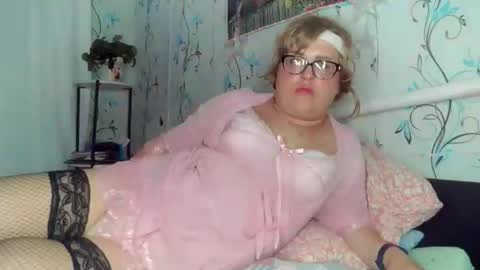 Snapshot of olesya_mtf chatting on 05-06-26, 10:37 Olesya online show from 05-06-26, 10:37