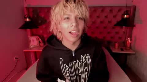 oliiverr22 online show from 12-03-25, 11:41