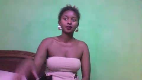Snapshot of olinah610 chatting on 10-25-25, 09:28 olinah610 online show from 10-25-25, 09:28