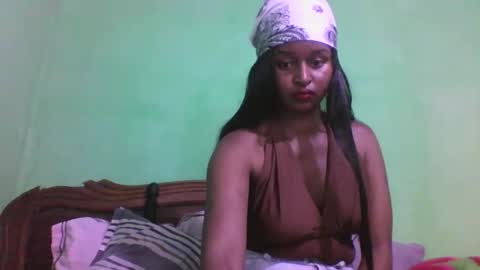 olinah610 online show from 10-31-25, 07:04