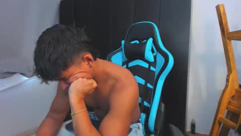 Oliver bray online show from 11-23-25, 03:34