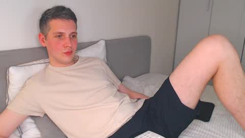 Snapshot of oliver_hort chatting on 04-19-26, 05:34 Oliver online show from 04-19-26, 05:34