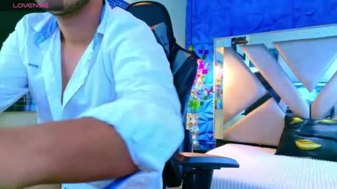 oliver_jamees online show from 03-24-26, 12:21