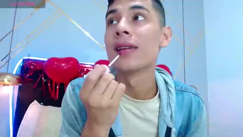 Snapshot of oliver_king_sex chatting on 02-15-25, 05:50 Oliver Smith online show from 02-15-25, 05:50