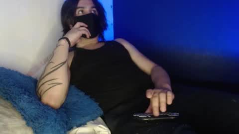 oliver_laid_2023 online show from 01-27-25, 07:56