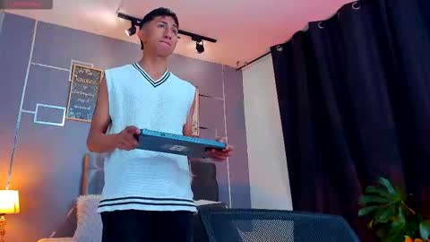 Snapshot of oliver_mr_ chatting on 11-04-25, 12:15 oliver mr online show from 11-04-25, 12:15