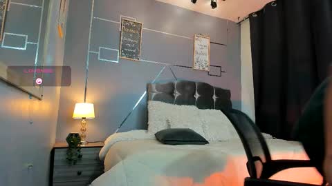 Snapshot of oliver_mr_ chatting on 11-17-25, 08:03 oliver mr online show from 11-17-25, 08:03