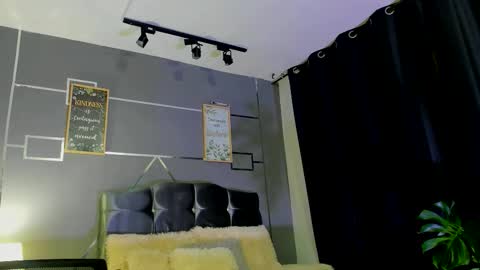 Snapshot of oliver_mr_ chatting on 11-24-25, 08:30 oliver mr online show from 11-24-25, 08:30