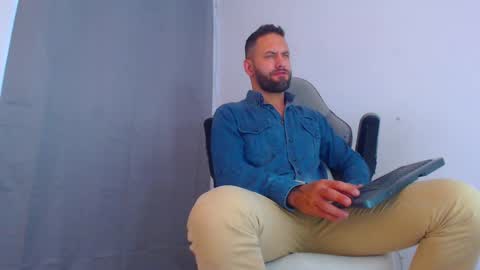 oliver online show from 12-03-24, 09:56