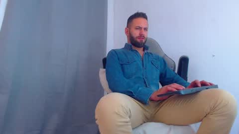 oliver online show from 12-12-24, 01:43