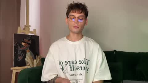 Snapshot of oliverlawrence chatting on 06-27-26, 12:33 oliverlawrence online show from 06-27-26, 12:33