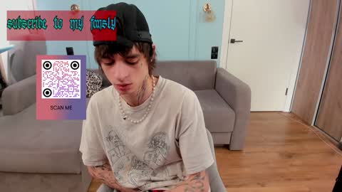 Snapshot of oliverrgroove chatting on 02-06-25, 03:09 oliverrgroove online show from 02-06-25, 03:09