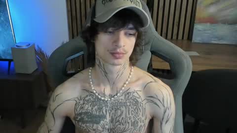Snapshot of oliverrgroove chatting on 05-01-26, 04:44 oliverrgroove online show from 05-01-26, 04:44