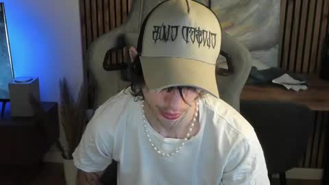 Snapshot of oliverrgroove chatting on 05-15-26, 11:50 oliverrgroove online show from 05-15-26, 11:50