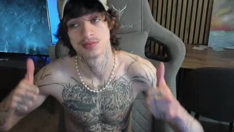 Snapshot of oliverrgroove chatting on 05-24-26, 02:00 oliverrgroove online show from 05-24-26, 02:00