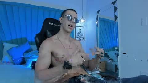 oliverthompson_01 online show from 04-17-26, 02:36