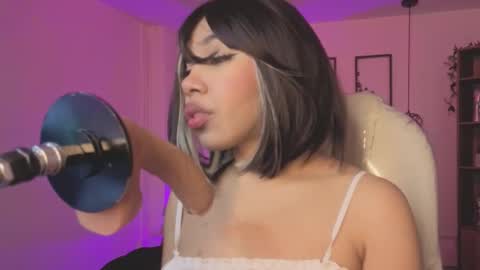 Olivia online show from 09-28-25, 05:13