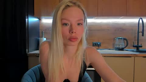 Snapshot of olivia_bells chatting on 04-26-26, 09:01 Olivia 3 online show from 04-26-26, 09:01