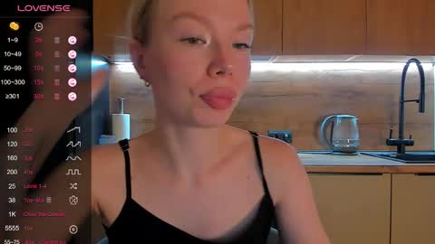 Snapshot of olivia_bells chatting on 05-28-26, 09:12 Olivia 3 online show from 05-28-26, 09:12