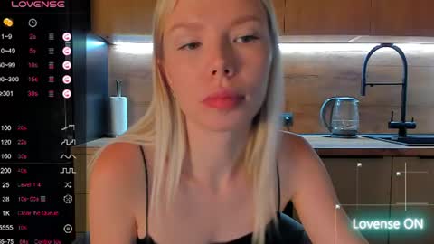 Snapshot of olivia_bells chatting on 06-17-26, 08:32 Olivia 3 online show from 06-17-26, 08:32