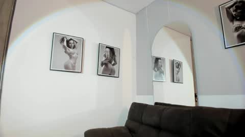 Snapshot of olivia_collisn chatting on 05-04-26, 11:17 Olivia Collins online show from 05-04-26, 11:17