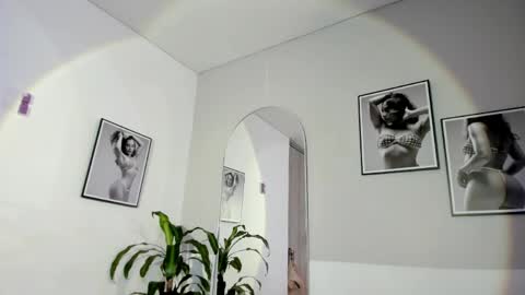 Snapshot of olivia_collisn chatting on 05-13-26, 12:13 Olivia Collins online show from 05-13-26, 12:13