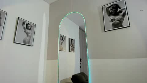Snapshot of olivia_collisn chatting on 06-03-26, 02:33 Olivia Collins online show from 06-03-26, 02:33